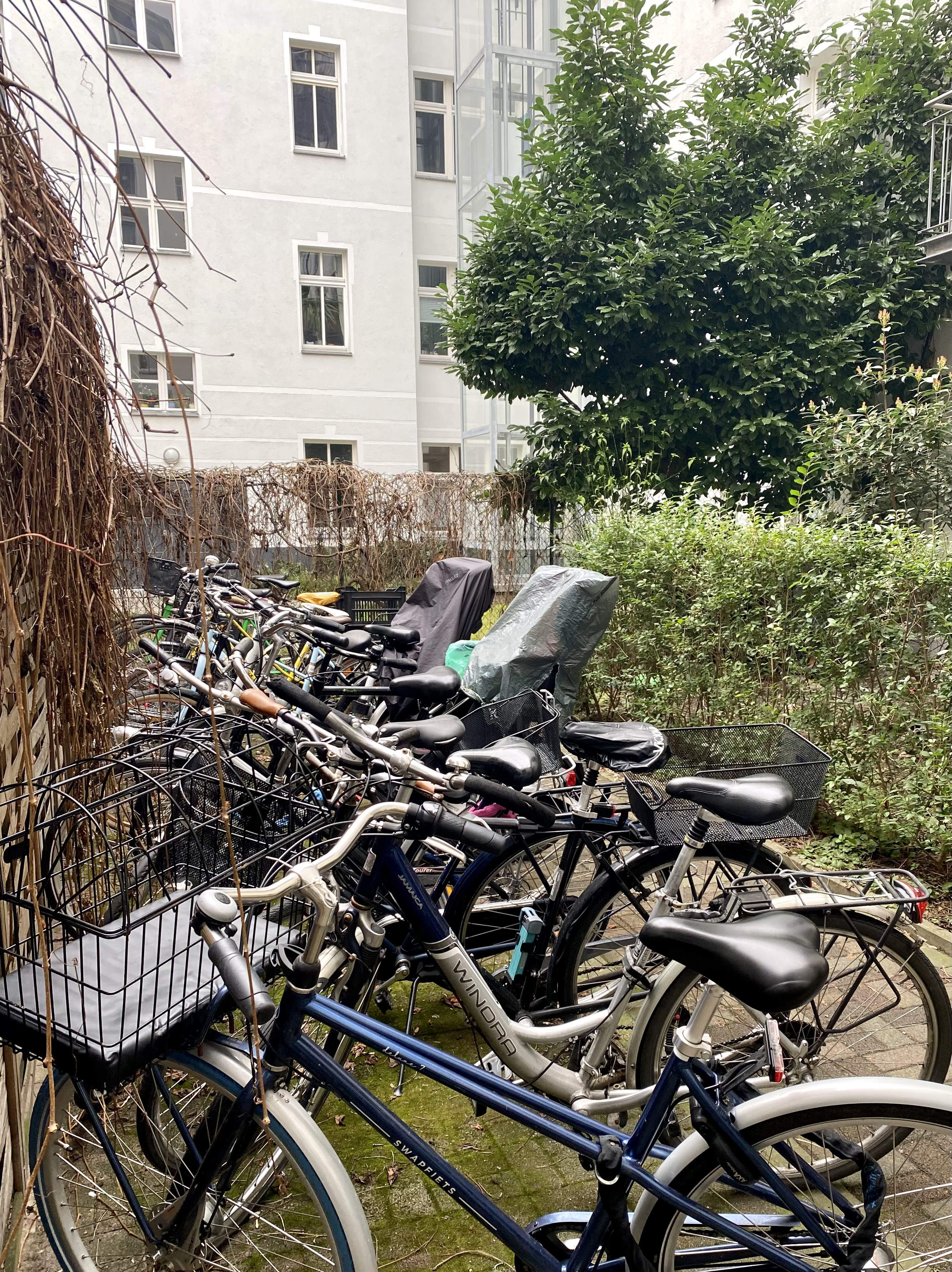 Fahrrad im Innenhof